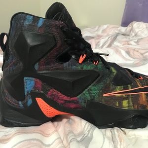 Lebron 13’ akronite